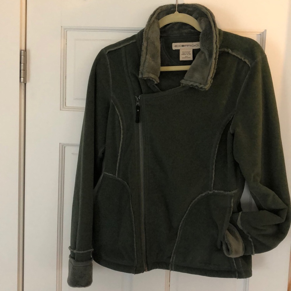 ☘️$15 Sage Green, fuzzy, Jacket like New Condition